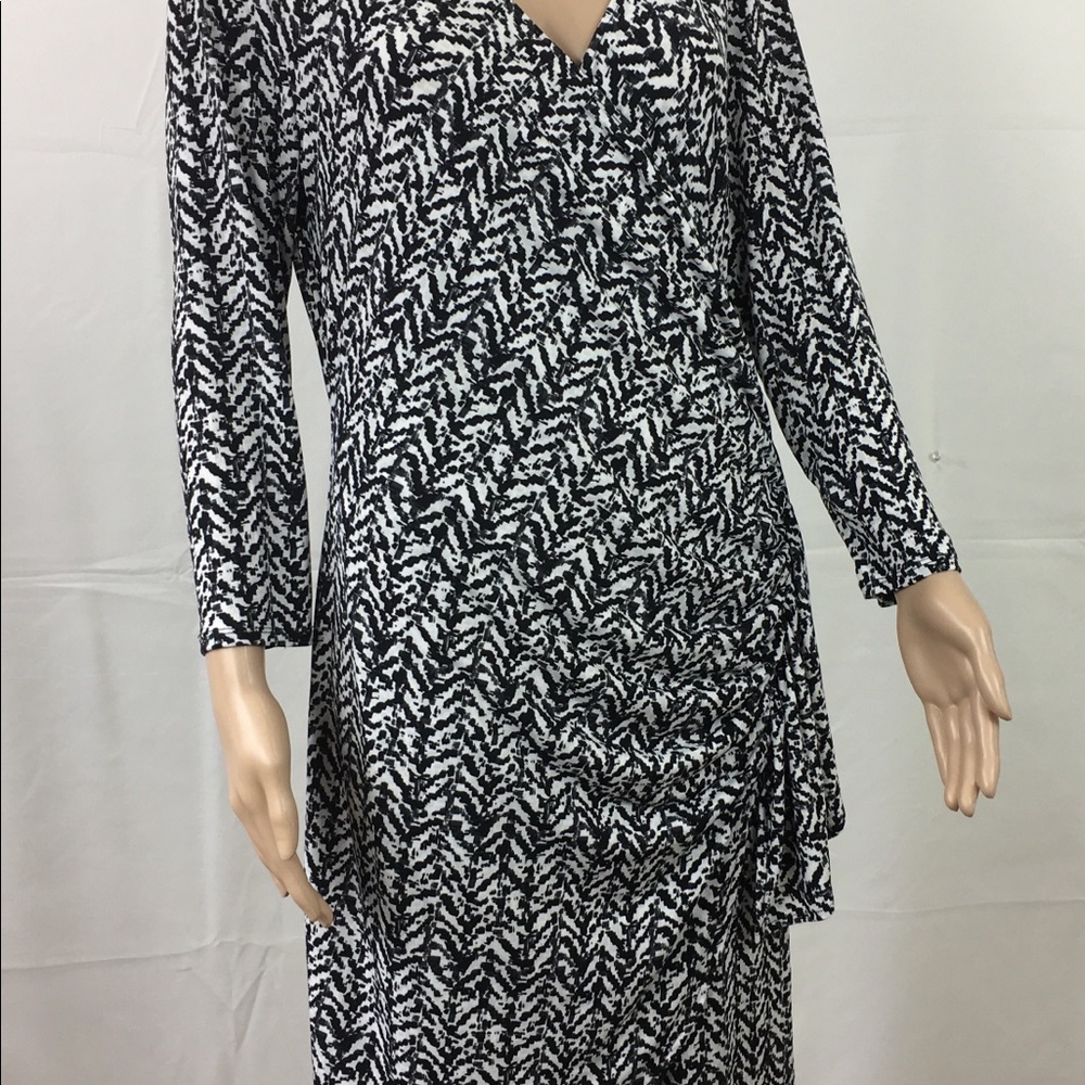 New York & Company. Faux wrap dress. Size large.